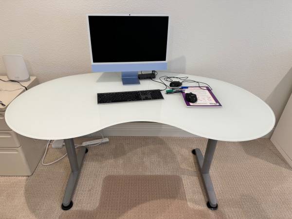 Computer desk 1