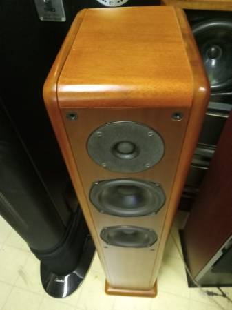 Opera Terza 111 Solid Walnut cab Itay speakers.Great Sound and  Bass+ 1