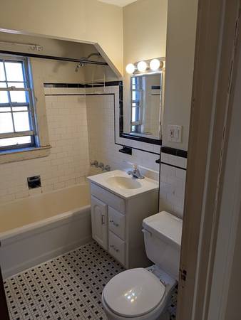 $2,100 / 1br - 600ft2 - Cozy Apt. Near Tufts University w/ Heat & Hot Water - Now Available (Medford)64213547943169122