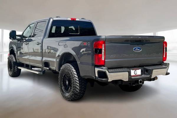 2024 Ford F350 Super Duty Crew Cab - ¡Financiamiento Disponible! - $75980.0063617958524163121