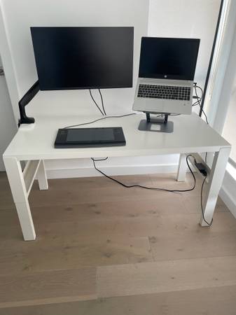 Adjustable desk 1