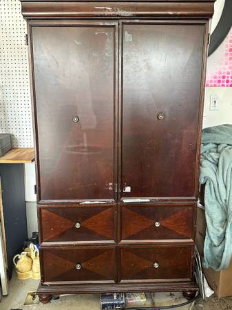 Free armoire 1