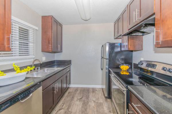 $2,220 / 2br - 812ft2 - Ceiling Fans, Covered Parking, Beautiful Landscaping (3760 North Way, Oceanside, CA)63998602939907124