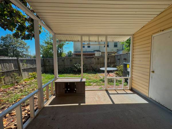 $1,000 / 1br - 200ft2 - 1 Master bedroom + private bath in a clean Townhouse $1000 (Manassas) (Manassas)64039861448321121