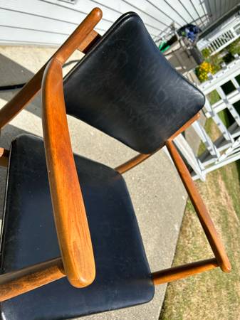 Mid century teak chair - $100 (Bellingham)63435811464451121