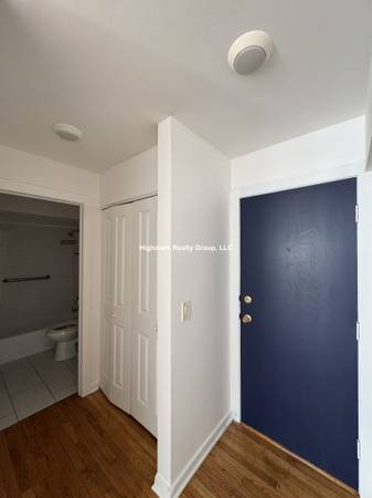 $1,250 ★ Renovated Studio by the Lake – Heat Included & Garage Option ★ (Rogers Park)63899123779202122