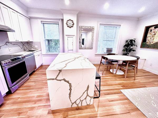 $4,450 / 2br - 960ft2 - Immaculate One of a Kind NO FEE Sunnyside Two Bedroom Apartment (Sunnyside)63854385910915122
