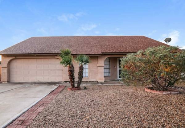 Spacious 3 Bed 2 Bath Peoria Home with Private Pool for Rent 1