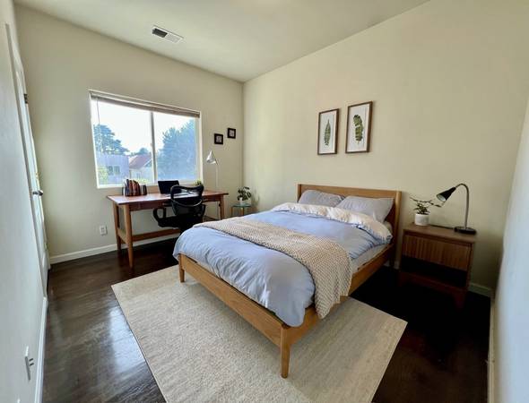 $1,400 / 130ft2 - Bright Fully Furnished Room w/ Private Bath – Near BART & Transit (ingleside / SFSU / CCSF)63834319756547120