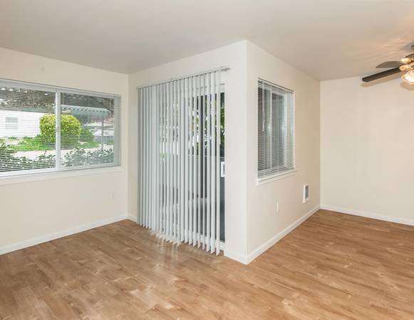 $1,995 / 3br - Convenient 3B Apartment - Fitness Center, Onsite Tot Lot- In Aloha (Beaverton / Aloha)63870108955907122