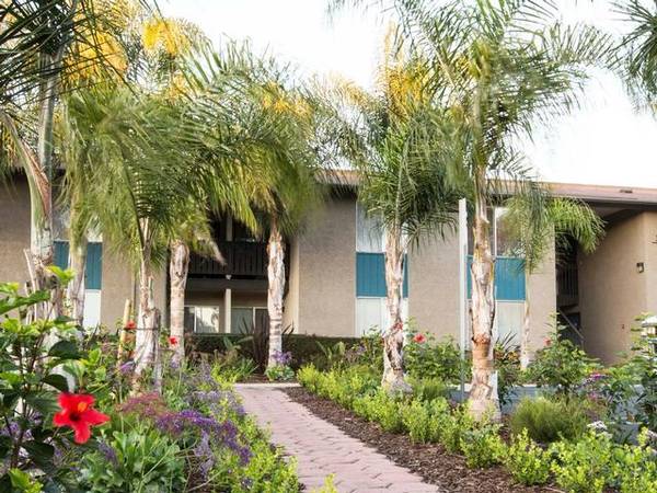 $1,736 / 1hab - 655ft2 - Alfombra en dormitorios, unidades recién renovadas, lavavajillas (329 West Carmen Lane)63663836914051120