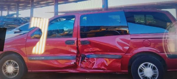 2005 Chevy Ventura $1200 good conditions, damage in doors - $1,200 (Phoenix)63612025150083122