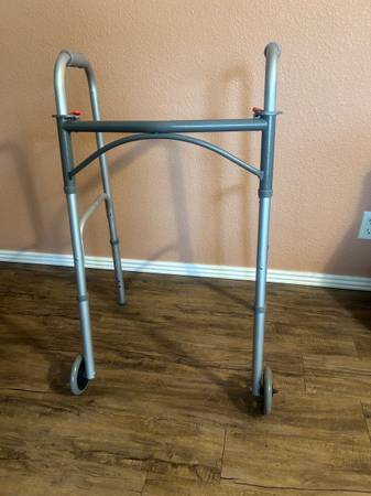 Front wheel walker 1