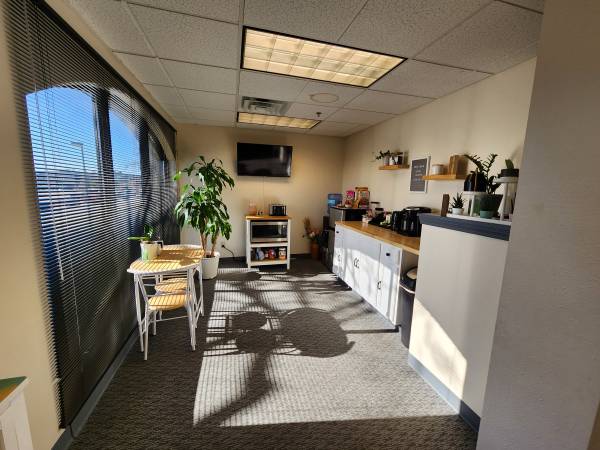 $5,000 / 4240ft2 - Large Office Suite Bluemound Road in Brookfield (Brookfield)64152184993665124