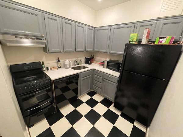 $2,350 / 1br - 700ft2 - Furnished one-bedroom available Oct. 1 (16th & U)63895919484803123