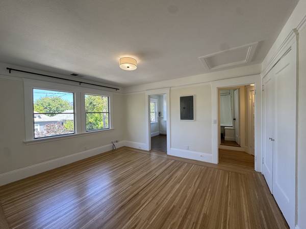 $2400.00 / 1br - 500ft2 - Ubicado en Lower Rockridge, a pasos de College y Telegraph!63824145556993122