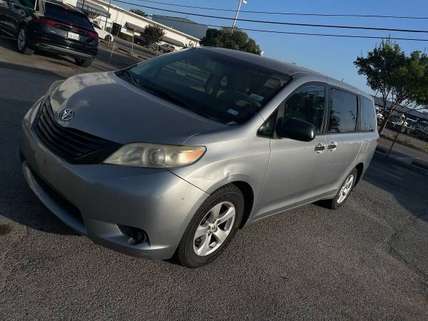 2011 Toyota Sienna - $8,900 (Plano)63483817462657122