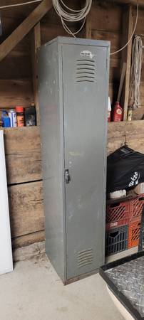 Single locker 1