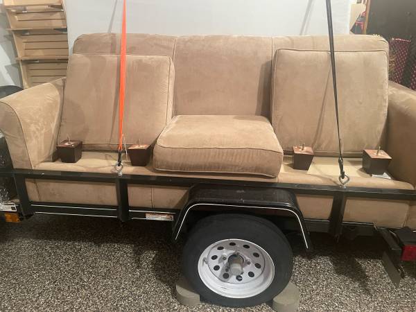 Couch/Sofa 1