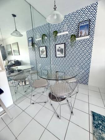 $2,400 / 1br - 700ft2 - Designer Decorated 1BR 1BA CONDO 1BLOCK TO AVENTURA MALL (Aventura)64001847797763121