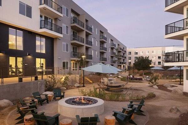 $5,718 / 3br - 1495ft2 - Luxury Vinyl Plank Flooring, Full-Size Washer & Dryer, Gas Range (San Diego, Poway Unified School District, Carmel Valley)63701665207553121