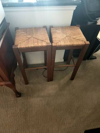 2 STOOLS 1