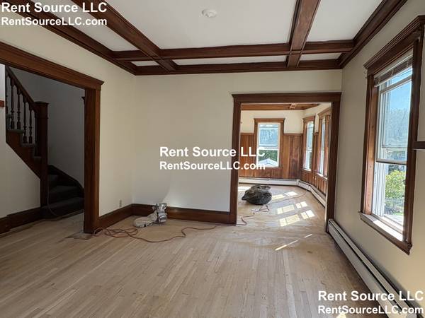 $3,200 / 3br - Handsome and Stately 3bd/1.5 in Gorgeous West Medford (West Medford)63856666073473124