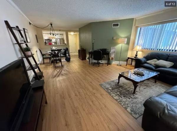 Spacious 1 bedroom, 1 bath unit. 1