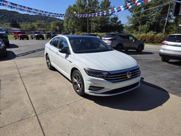 2019 Volkswagen Jetta R Line 4dr Sedan EVERYONE IS APPROVED! 1