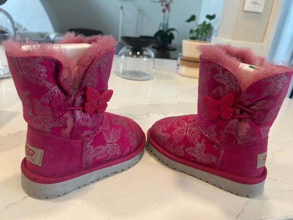New Ugg Australia Bailey Button Butterfly Boots Pink small kids Size 8 1
