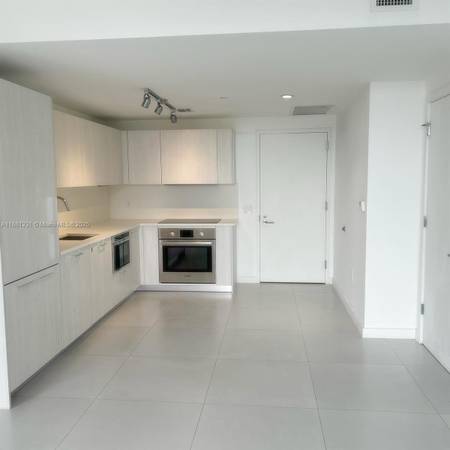 $4,100 / 2br - 944ft2 - 🔥 2/2 EDGEWATER:  In A Very Nice Area  Enjoy This Beautiful 2 Bedroom (Edgewater)64049278624642121