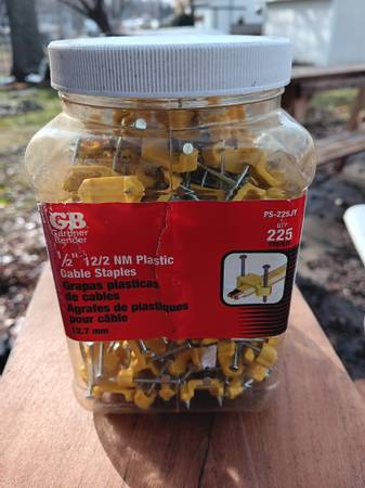225 1/2 inch plastic cable staples 1