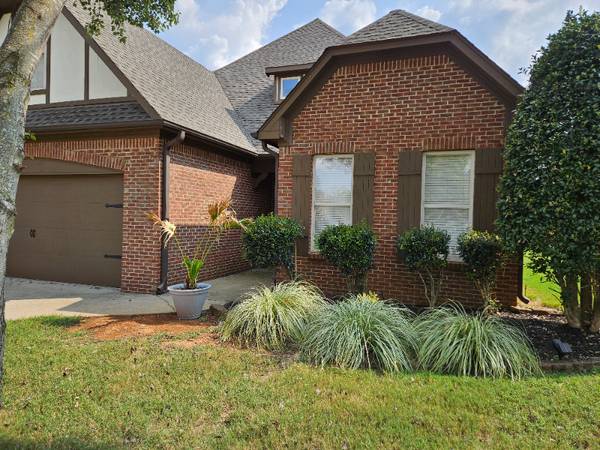 $1950.00 / 4br - 2005ft2 - 72 Maple Grove Lake Forest Huntsville,Al63801883107585121