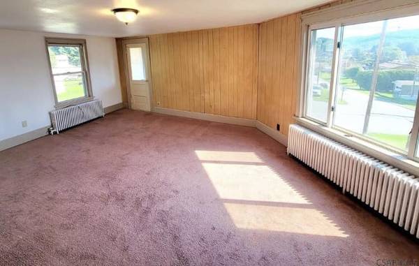 $850 / 2br - 924ft2 - Spacious apartment with washer/dryer, walking distance from bus stop (Johnstown)63836544402305121