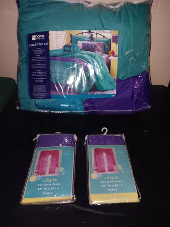 Twin Size Comforter Set ( New) 1