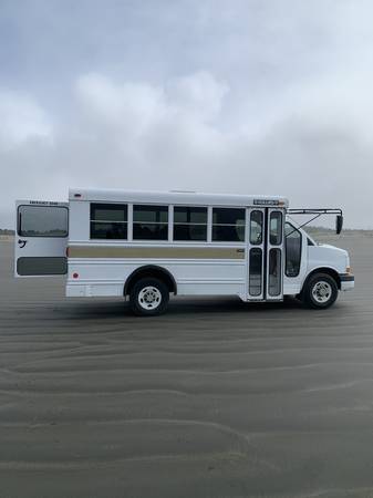 Autobús camper 2006 Chevy Express - $19,400 (Seattle)63623387689857122