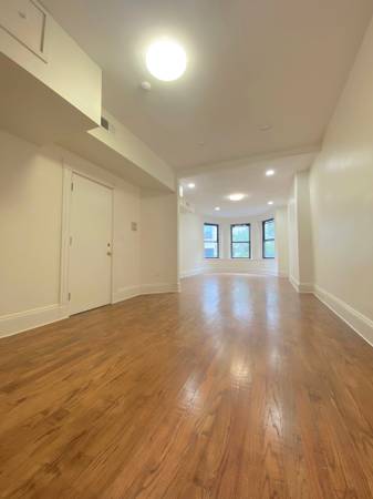 $2,900 / 1br - 800ft2 - Spacious. Granite/Stainless. Marble. Central Air. Washer/Dryer in-unit (Back Bay)63828338772995121