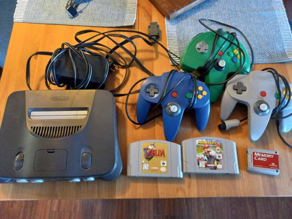 Nintendo 64 with 2 games and 3 controllers 1