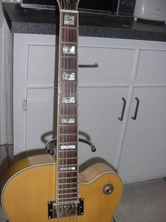 Epiphone Broadway Guitar with Hard Case. 1