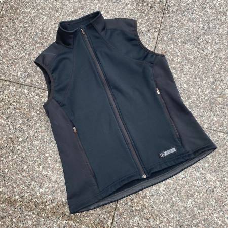 REI vest size M in women 1