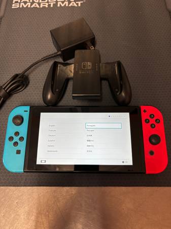 Nintendo Switch Original Model – Joy-Cons + Charger – No Dock 1