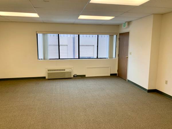 Small Office Available in Burlingame, just off Hwy 101! 1