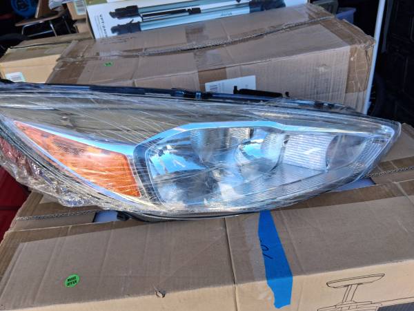 Ford focus headlight assembly 1