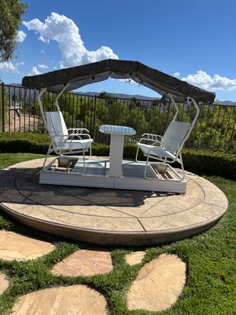 DOUBLE GLIDING  SWING W/ TABLE AND CANOPY UNIQUE 1