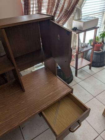 Small desk 1