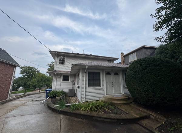 $565,000 / 4br - 1855ft2 - Old home needs work. (Clarendon Hills)63960012826499122