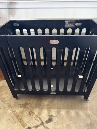Bloom mini crib 1