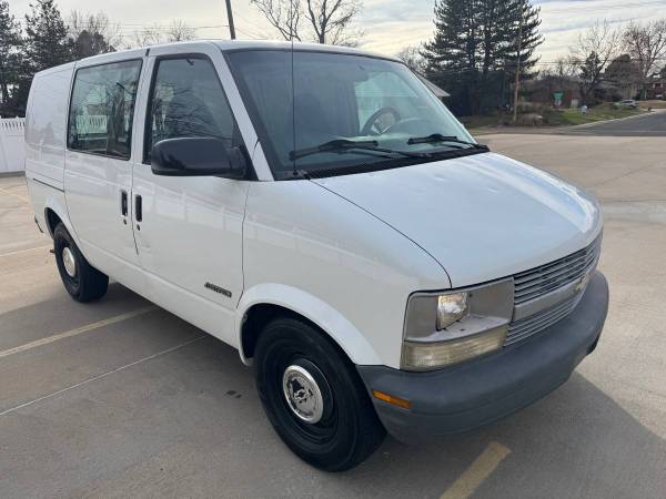 1999 Chevrolet Astro - Photo 3