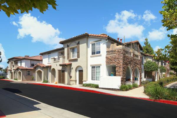 $3,176 / 2br - 1496ft2 - Townhome For rent, Attached Garage, Central A/C, in unit W/D (San marcos)63663905073027121