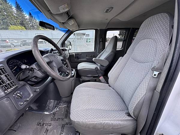 2003 Chevrolet Express 3500 - Photo 8